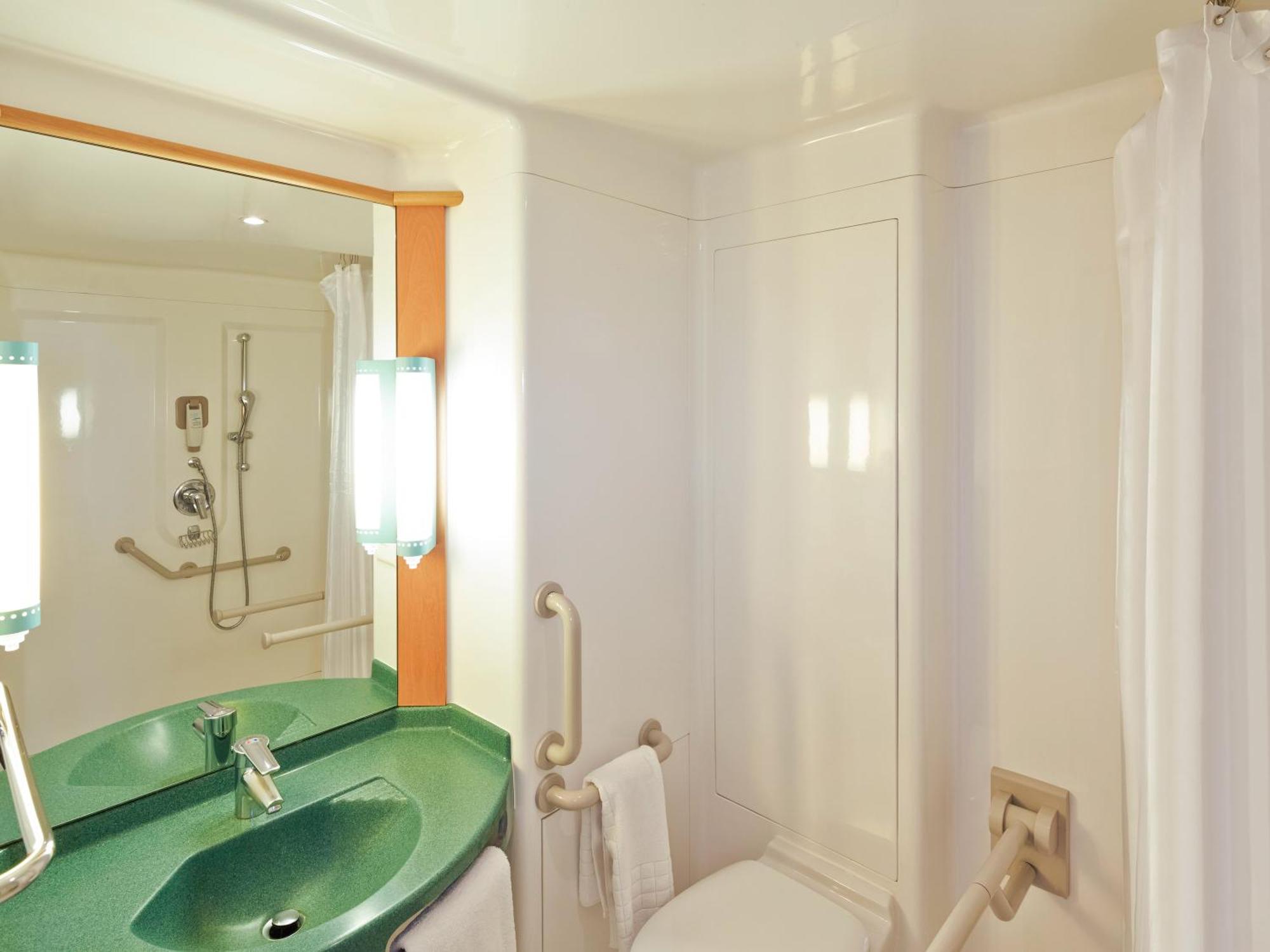 Ibis London Thurrock M25 3*